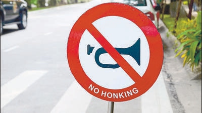Honking by a bike rider, allegedly to clear the road for his two-wheeler, led to a clash between two groups leaving one person injured and admitted to a hospital at Kasba peth, Pune. (Getty Images/iStockphoto (PIC FOR REPRESENTATION)) Honking by a bike rider, allegedly to clear the road for his two-wheeler, led to a clash between two groups leaving one person injured and admitted to a hospital at Kasba peth, Pune. (Getty Images/iStockphoto (PIC FOR REPRESENTATION))