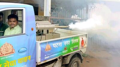 Patna Municipal Corporation employees use a fogging machine to control dengue at MIG Colony in Patna on Sunday. (HT File Photo/Santosh Kumar) Patna Municipal Corporation employees use a fogging machine to control dengue at MIG Colony in Patna on Sunday. (HT File Photo/Santosh Kumar)