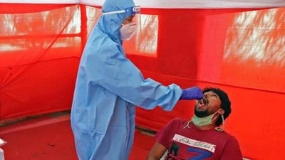 India's daily Covid tally remains under 2k-mark with 1,957 new cases. (HT FILE PHOTO) India's daily Covid tally remains under 2k-mark with 1,957 new cases. (HT FILE PHOTO)