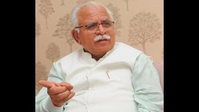 The Haryana government is planning to buy paddy straw at the MSP, chief minister Manohar Lal Khattar on Tuesday informed Union environment minister Bhupender Yadav during a meeting on crop residue management and air pollution control in the Delhi-NCR region. (HT File Photo) The Haryana government is planning to buy paddy straw at the MSP, chief minister Manohar Lal Khattar on Tuesday informed Union environment minister Bhupender Yadav during a meeting on crop residue management and air pollution control in the Delhi-NCR region. (HT File Photo)