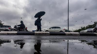 Commuters out in the rain near Lajpat Nagar bridge in New Delhi. (Raj K Raj/HT Photo) Commuters out in the rain near Lajpat Nagar bridge in New Delhi. (Raj K Raj/HT Photo)