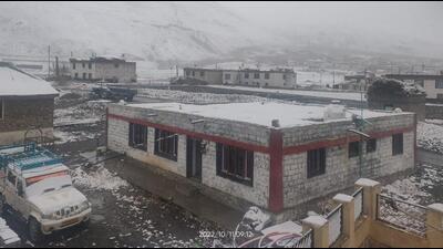 Fresh snowfall was witnessed at Kaza In Spiti valley of Lahaul and Spiti district in Himachal Pradesh on Tuesday. (HT Photo)