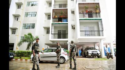 Security guards seen at the premises after SUV officials conducted a raid at the residence of SP Purnia Daya Shankar in Patna on Tuesday. (Santosh Kumar/HT Photo) Security guards seen at the premises after SUV officials conducted a raid at the residence of SP Purnia Daya Shankar in Patna on Tuesday. (Santosh Kumar/HT Photo)