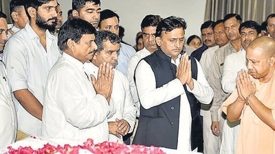 Uttar Pradesh chief minister Yogi Adityanath offers his condolences to Samajwadi Party chief Akhilesh Yadav, in Saifai, on Monday. (PTI) (HT_PRINT) Uttar Pradesh chief minister Yogi Adityanath offers his condolences to Samajwadi Party chief Akhilesh Yadav, in Saifai, on Monday. (PTI) (HT_PRINT)