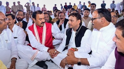 Uttar Pradesh deputy chief ministers Brajesh Pathak and Keshav Prasad Maurya offer condolences to Akhilesh Yadav during the funeral of Mulayam Singh Yadav, (PTI) Uttar Pradesh deputy chief ministers Brajesh Pathak and Keshav Prasad Maurya offer condolences to Akhilesh Yadav during the funeral of Mulayam Singh Yadav, (PTI)