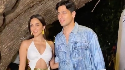 Sidharth Malhotra and Kiara Advani arrive together at Ashvini Yardi's birthday bash.&nbsp; (Instagram/@varinderchawla)
