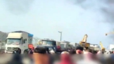 Iran Anti-Hijab Protests: Dozens of workers can be seen blocking the road. (Twitter)