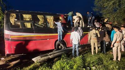 One killed, 8 others hurt as bus rams truck on Yamuna Expressway One killed, 8 others hurt as bus rams truck on Yamuna Expressway