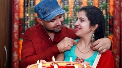 While most people consider this day an auspicious occasion, there is a village in Mathura where Karwa Chauth is a 'cursed festival.' They believe that married women who keeps the fast, their husbands will die. (Gettyimages)