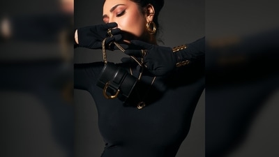 Esha Gupta topped up her black dress with gold jewellery, perfectly blending with the theme of her look. (Instagram/@egupta)