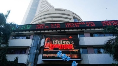 Markets opening bell: Sensex is red at 57,897, Nifty at 17,256 (REUTERS)