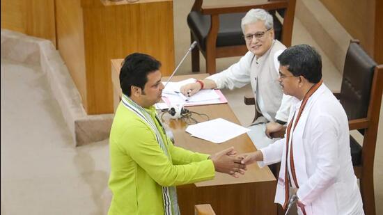 Tripura Chief Minister Manik Saha being greeted by former Tripura CM Biplab Kumar Deb during the assembly session in September (PTI File Photo)