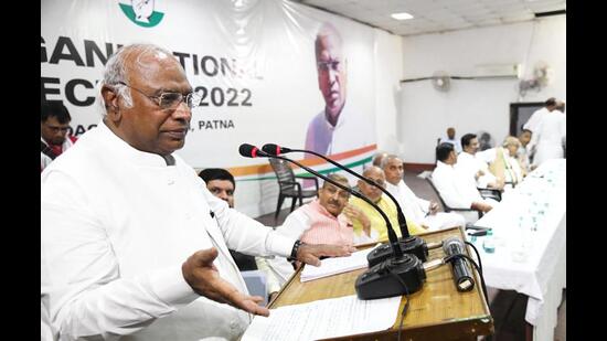 Congress party's national presidential candidate Mallikarjun Kharge addresses a meeting in Patna on Tuesday. (Santosh Kumar/HT Photo)