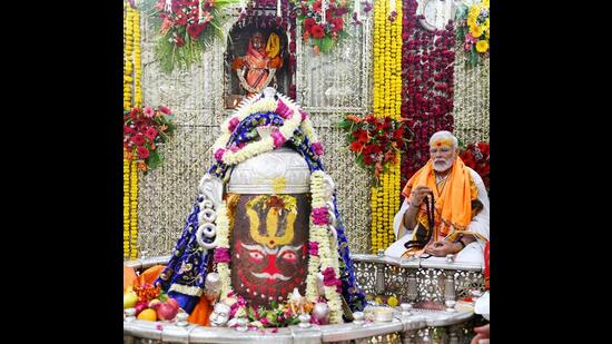 Prime Minister Narendra Modi performs Darshan and Pooja at Shree Mahakaleshwar Temple, in Ujjain on Tuesday. (ANI Photo) (PIB)