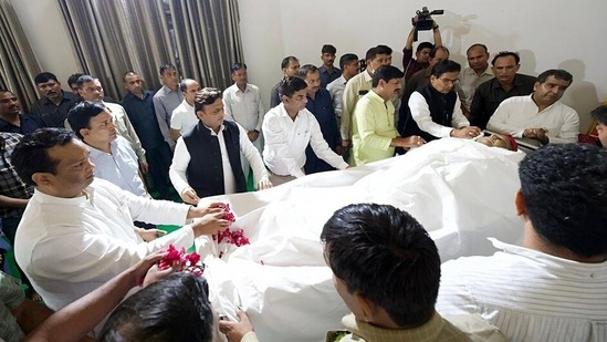 Among them was a group of men who had come from Chunar village in Mirzapur in eastern Uttar Pradesh. "We left village in an auto for Mirzapur railway station. Boarded a train at 11 pm and reached Etawah around 7 am," One of the men told news agency PTI after Yadav's darshan.(Twitter/@samajwadiparty)