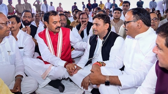 Uttar Pradesh deputy chief ministers Brajesh Pathak and Keshav Prasad Maurya offer condolences to Samajwadi Party president Akhilesh Yadav during the funeral of his father and party founder Mulayam Singh Yadav at Saifai, (PTI) Uttar Pradesh deputy chief ministers Brajesh Pathak and Keshav Prasad Maurya offer condolences to Samajwadi Party president Akhilesh Yadav during the funeral of his father and party founder Mulayam Singh Yadav at Saifai, (PTI)