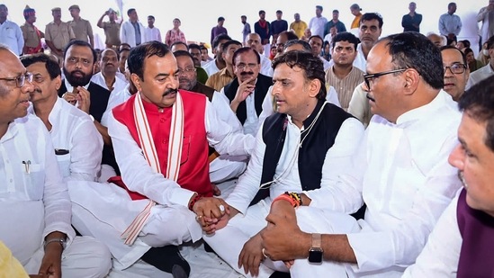 Uttar Pradesh deputy chief ministers Brajesh Pathak and Keshav Prasad Maurya offer condolences to Akhilesh Yadav during the funeral of Mulayam Singh Yadav, (PTI)