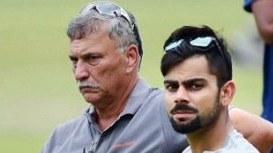 File image of former India cricketer Roger Binny with Virat Kohli.(PTI)