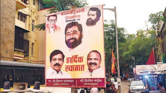 Mumbai, India - October 11, 2022: Supporters of CM Eknath Shinde put up a banner in the new party name “Balasahebanchi Shivsena” welcoming him for the Abhishekam in accordance with Shri Mahakal Lok Shivarpana program, at Babulnath temple, in Mumbai, India, on Tuesday, October 11, 2022. (Photo by Bhushan Koyande/HT Photo) (HT PHOTO)