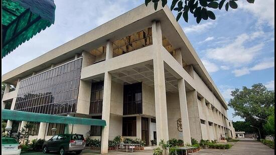 Punjab government appears set to pull the plug on strategic disinvestment of loss-making public sector undertaking Punjab Communications Limited. (HT File)