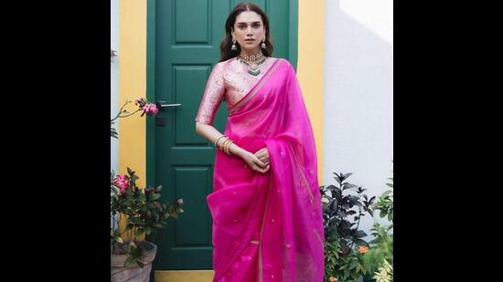 Aditi Rao Hydari looks gorgeous in a fuchsia organza saree (Photo: Instagram)