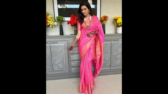 Karishma Tanna dons a pink Banarasi saree (Photo: Instagram)