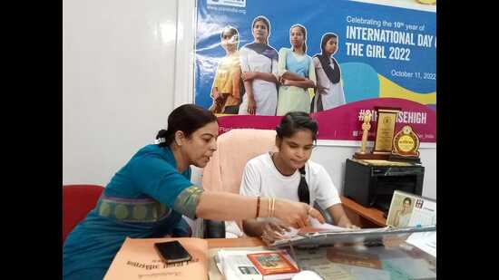 18-year-old Rachna in the UPSCPCR office along with commission member Shuchita Chaturvedi (HT PHOTO)