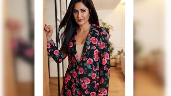 Katrina Kaif's putfit features a bootcut pant that is worth <span class='webrupee'>₹</span>36,385 and a long-fitted matching blazer that cost <span class='webrupee'>₹</span>60,641.(Instagram/@katrinakaif)