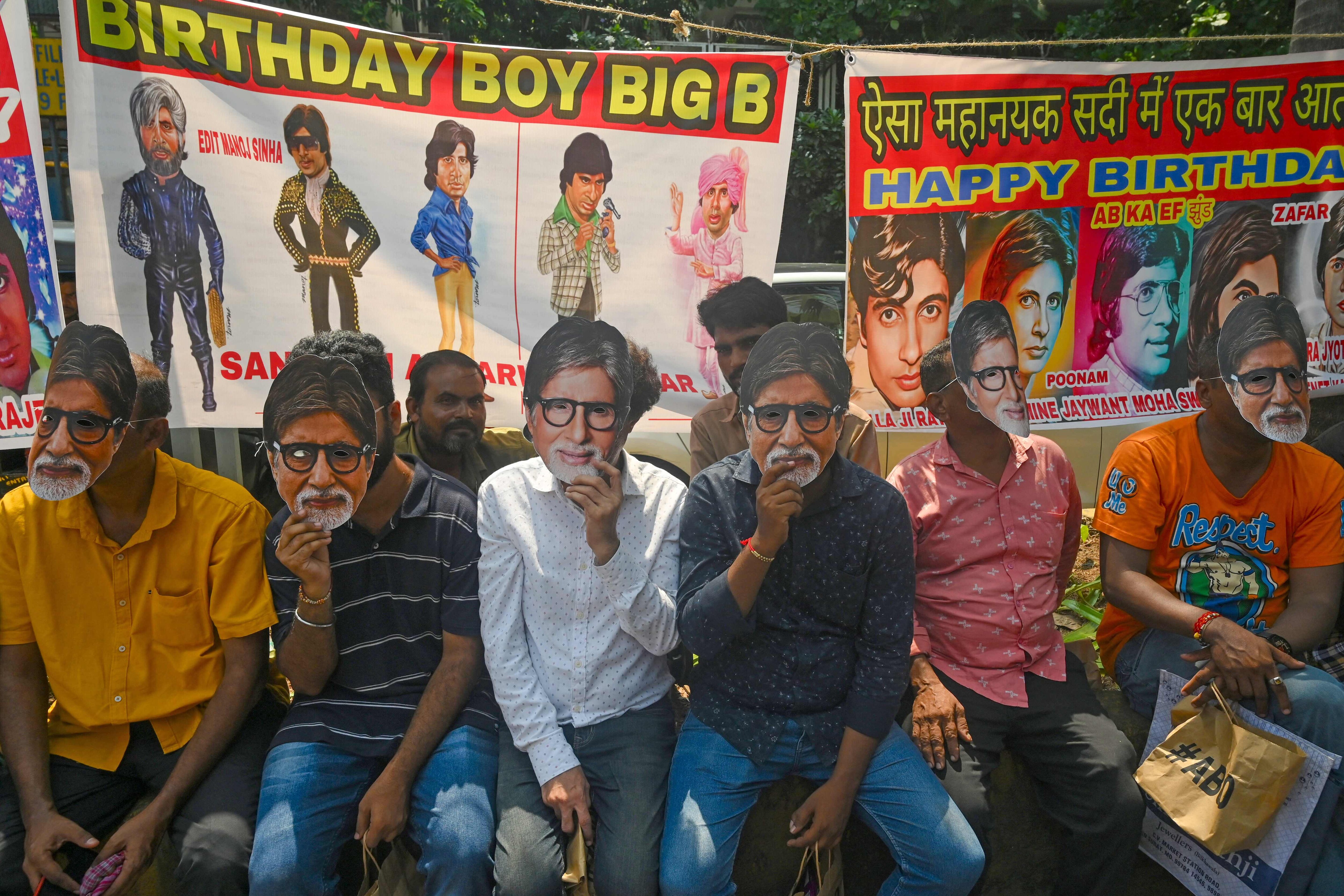 Fans wear masks in the guise of Amitabh Bachchan as they wait outside his house on the occasion of his 80th birthday in Mumbai on October 11, 2022. (Photo by INDRANIL MUKHERJEE / AFP) (AFP) Fans wear masks in the guise of Amitabh Bachchan as they wait outside his house on the occasion of his 80th birthday in Mumbai on October 11, 2022. (Photo by INDRANIL MUKHERJEE / AFP) (AFP)