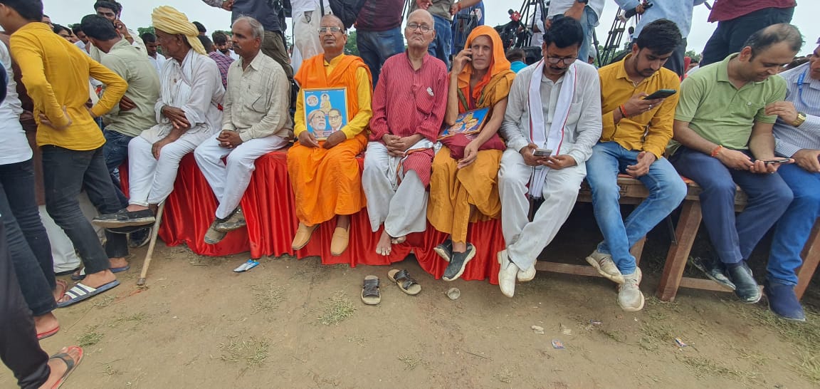 Buddhist monks to perform special prayers at the funeral. (HT Photo/Haidar Nadvi) Buddhist monks to perform special prayers at the funeral. (HT Photo/Haidar Nadvi)