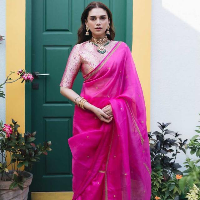 Aditi Rao Hydari looks gorgeous in a fuchsia organza saree (Photo: Instagram)