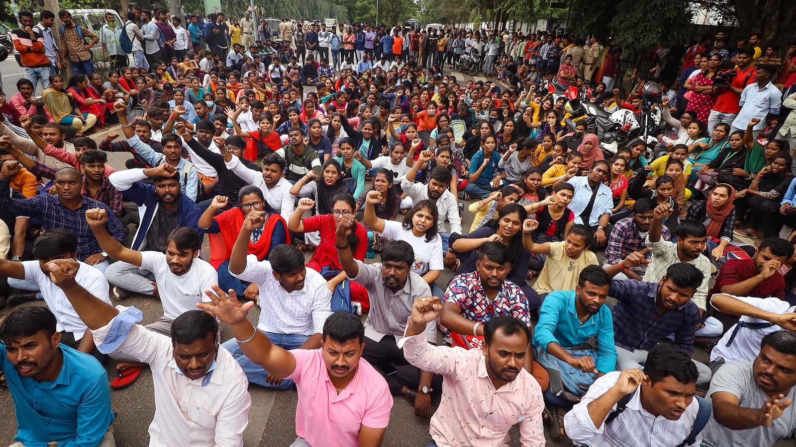 Bengaluru University Students Call Off Protest After Ministers ...