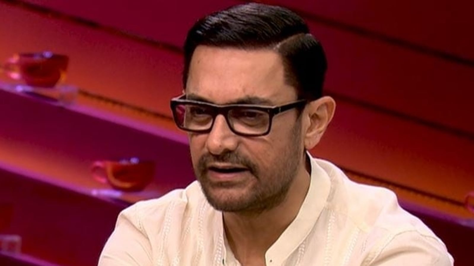 request-aamir-khan-not-to-hurt-religious-sentiments-mp-minister-on-ad-for-bank