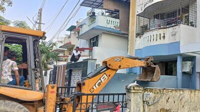It was the second day of the department’s drive against commercial establishments illegally operating in residential colonies. (HT Photo)
