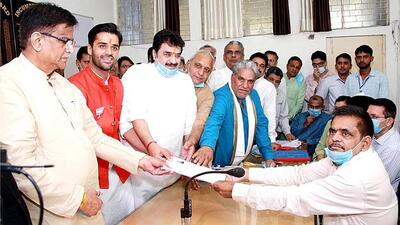 Bhavya Bishnoi, 29, the grandson of former Haryana chief minister Bhajan Lal and the son of former Adampur legislator Kuldeep Bishnoi, on Wednesday filed his nomination papers as the BJP’s candidate for the Adampur bypoll in the presence of senior party leaders. (HT Photo) Bhavya Bishnoi, 29, the grandson of former Haryana chief minister Bhajan Lal and the son of former Adampur legislator Kuldeep Bishnoi, on Wednesday filed his nomination papers as the BJP’s candidate for the Adampur bypoll in the presence of senior party leaders. (HT Photo)
