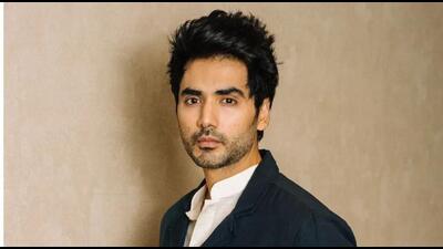 Ishwak Singh plays the character of Vikram Sarabhai in the series
