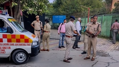 Police personnel outside AIIMS, where the necessary formalities to hand over the body of Kashmiri separatist leader Altaf Ahmad Shah to his family, is being conducted, in New Delhi, Tuesday, Oct. 11, 2022. (PTI Photo/Shahbaz Khan) (PTI) Police personnel outside AIIMS, where the necessary formalities to hand over the body of Kashmiri separatist leader Altaf Ahmad Shah to his family, is being conducted, in New Delhi, Tuesday, Oct. 11, 2022. (PTI Photo/Shahbaz Khan) (PTI)