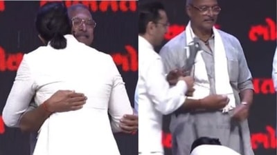 Ranveer Singh touched Nana Patekar's feet. Ranveer Singh touched Nana Patekar's feet.