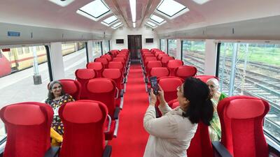 Central Railway’s newly-designed Vistadome coaches also run on Mumbai-Pune Pragati Express (HT PHOTO)