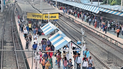 India –August 28.2019:Badlapur Pravasi Sanghatana demanded RTO to give permission to start private buses from Badlapur station to Shil Phata. Photo of Badlapur station in kalyan, India, on Wednesday. August 28 .2019 (Photo by Rishikesh Choudhary/ Hindustan Times) India –August 28.2019:Badlapur Pravasi Sanghatana demanded RTO to give permission to start private buses from Badlapur station to Shil Phata. Photo of Badlapur station in kalyan, India, on Wednesday. August 28 .2019 (Photo by Rishikesh Choudhary/ Hindustan Times)