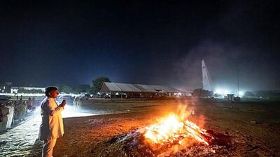 Samajwadi Party chief Akhilesh Yadav at the site of his father Mulayam Singh Yadav’s cremation in Saifai on Tuesday night. (ANI PHOTO) Samajwadi Party chief Akhilesh Yadav at the site of his father Mulayam Singh Yadav’s cremation in Saifai on Tuesday night. (ANI PHOTO)