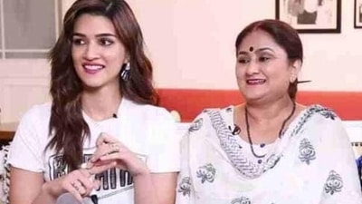 Kriti Sanon with her mother Geeta Sanon.