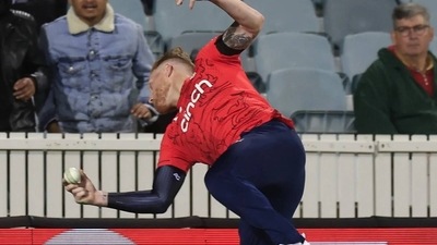 Stokes set out for getting to the shot but it looked like it could go over the boundary (Getty Images) Stokes set out for getting to the shot but it looked like it could go over the boundary (Getty Images)