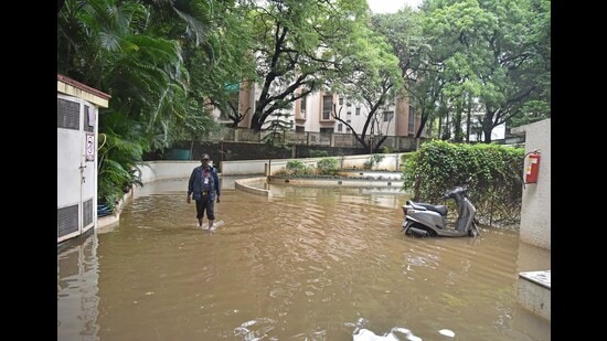 Pune Municipal Corporation (PMC) in a recent survey has found that the number of waterlogging spots in the city have increased from 80 last year to as many as 138 this year (HT FILE PHOTO)