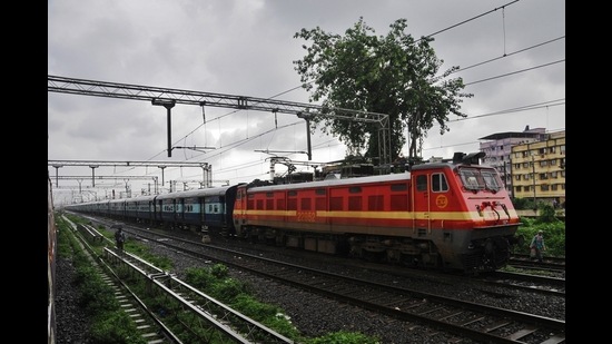 A fight over seats reportedly broke out between two groups travelling on the Sinhagad Express train on Wednesday (FILE PHOTO)