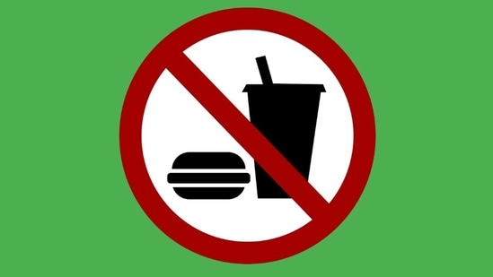 Some of the foods that should be avoided while breaking the fast (Image by OpenClipart-Vectors from Pixabay)