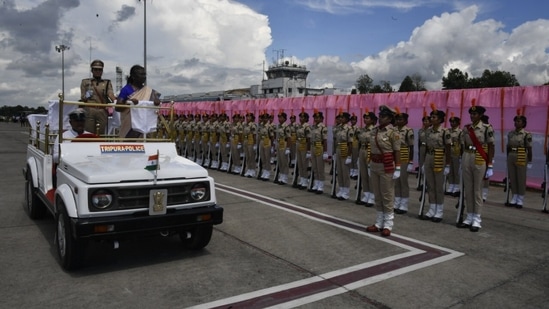 In a special gesture, President Droupadi Murmu was accorded an all women Guard of Honour by the Tripura Police on her arrival. In a special gesture, President Droupadi Murmu was accorded an all women Guard of Honour by the Tripura Police on her arrival.
