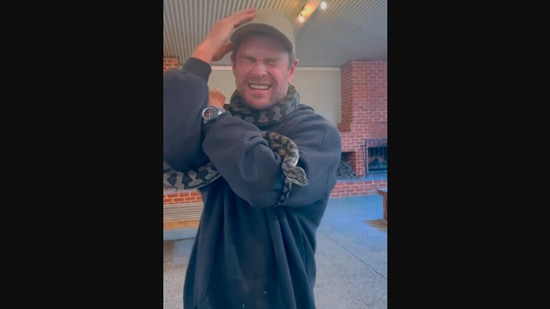 The image, taken from the video Instagram video, shows Chris Hemsworth with a snake wrapped around his neck.(Instagram/@chrishemsworth)
