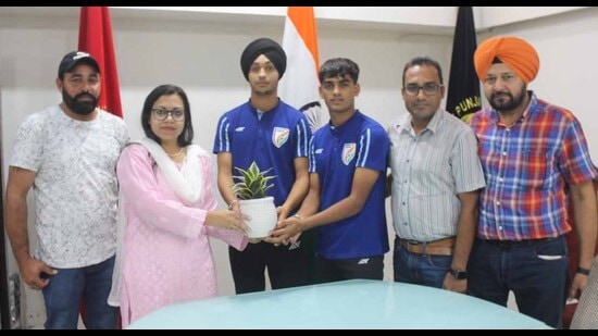 In the letter sent to the Ludhiana MC commissioner and the land acquisition officer of LIT (copy with HT), it was also stated that the MC could install benches or an open gym or any other public facility on the concrete portion inside the park to avoid entry of vehicles. Former chairperson Raman Balasubramaniam has been refuting the allegations levelled against him regarding encroachment on park. (HT FILE)