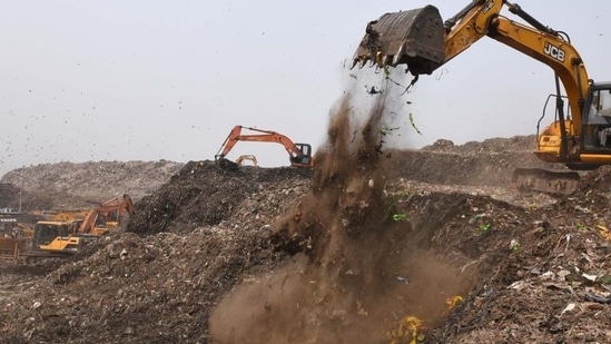 Legacy waste at the three landfill sites at Ghazipur, Bhalaswa and Okhla stood at 229.1 lakh million tonnes (mt) in May 2022, when VK Saxena took over as L-G.(Arvind Yadav/HT file photo. Representative image)